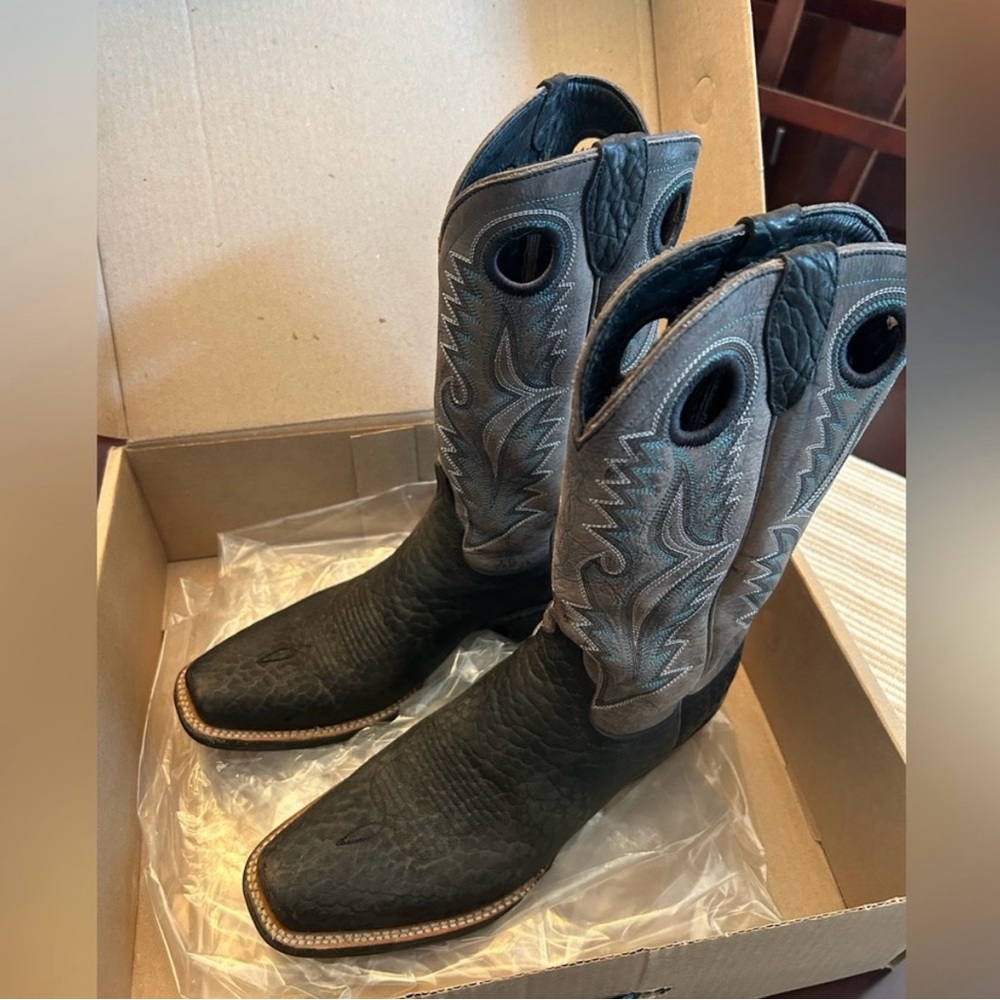 Men’s Azulado boots great condition! 10.5 D